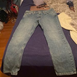 LIGHT BLUE LEVI JEANS / SIZE 34 W X 30 L